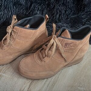 Sorel Women's Tan Suede Ankle Boots